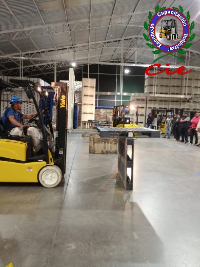 CIECapacitacion's tweet photo. 06/julio/19  #Curso de #capacitación:  Operación segura de #Montacargas 
Empresa: Empacadora de #aguacate #Mission de #México S. A. de C. V. 
 planta: La Cantera #LaCantera #Michoacán 
#CapacitaciónCIE #STPS #MexicoVsUSA #TRIunfandoEnLaGoldCup https://t.co/k2B33UkFM6
