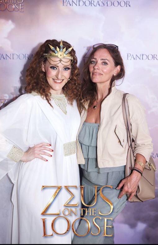 Press call for @DareYouEnter’s ZEUS ON THE LOOSE show. Pictured with the beautiful and inspiring Elizabeth Forward 🌿💫💛
#iamwhatiam #anotheropeninganothershow #singerslife #greekmythology #goddess #london
