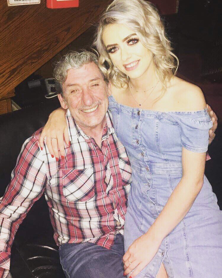 KellyMoore_x's tweet photo. best night with family + friends! ❤️ https://t.co/MyJjOJlQSu