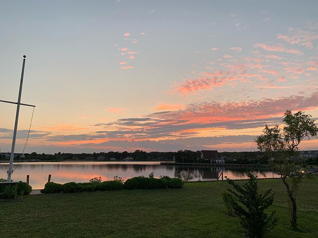 zhsolutions's tweet photo. One last sunset in New York🌅
.
.
.
#summernights #sunset #cottoncandyskies https://t.co/HvuzmHvZg1 https://t.co/y4nWFJ0cd2