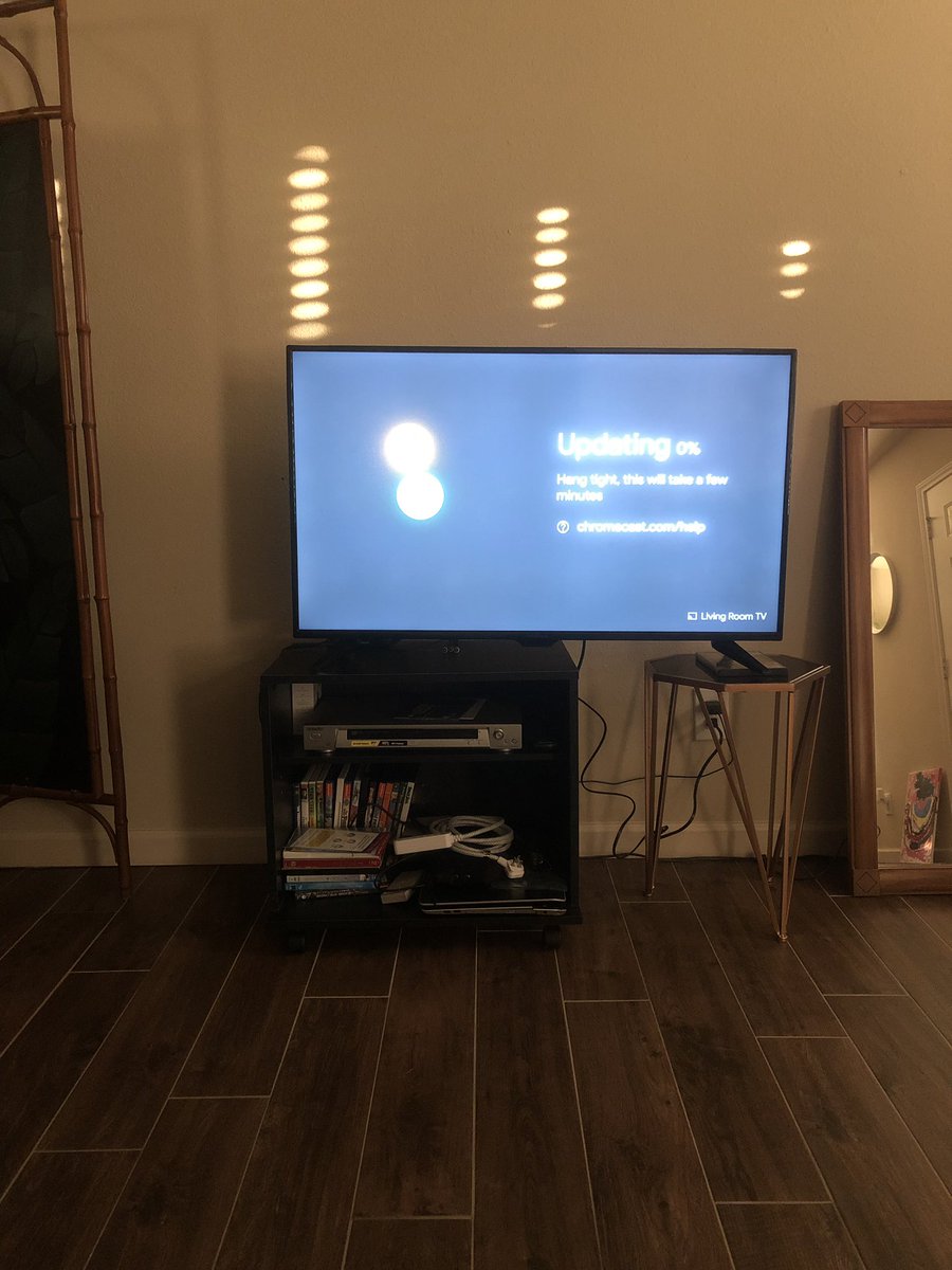 pantriste__'s tweet image. Tv stand too small? No problem! #GhettoSolutions 😎