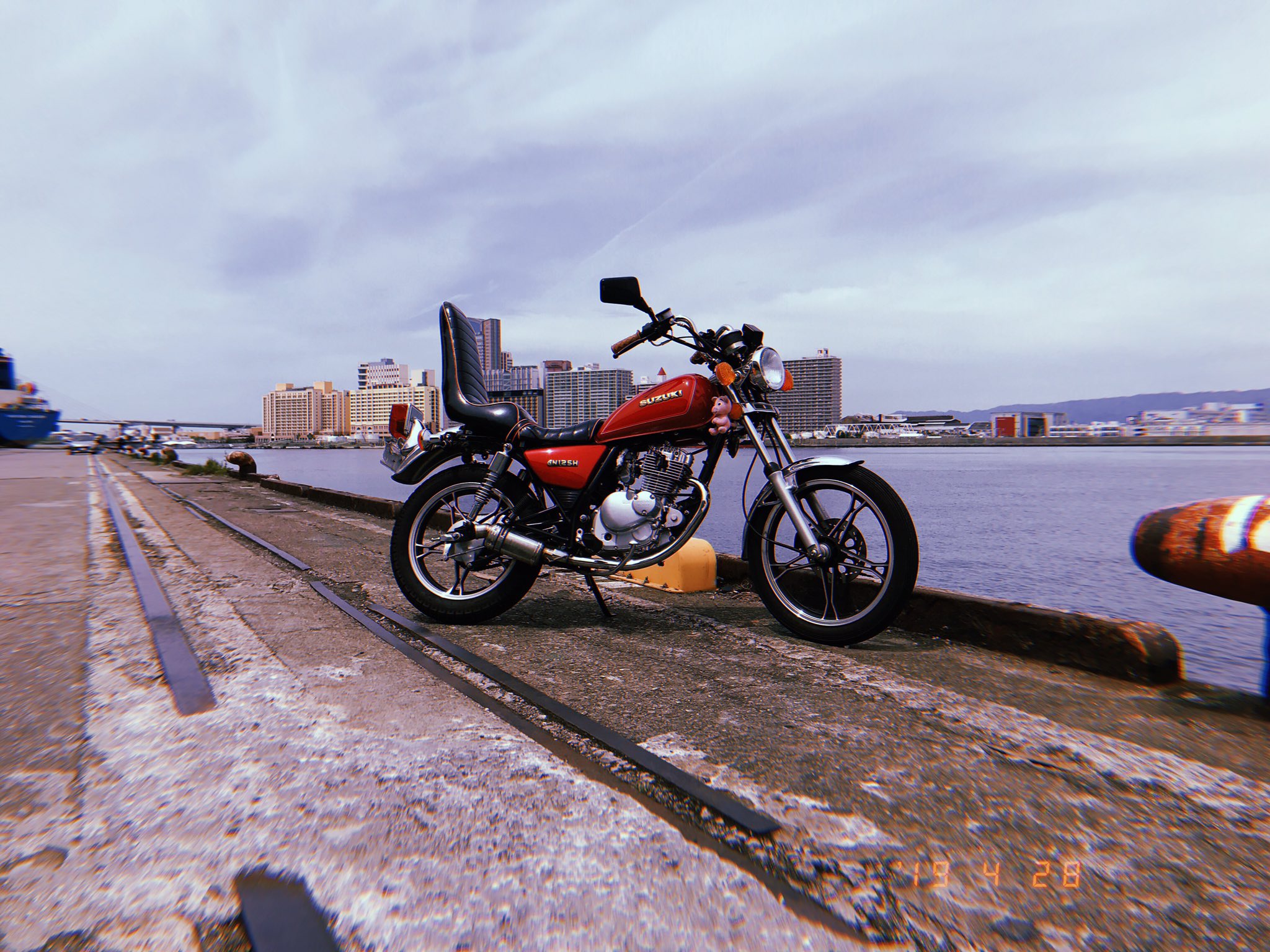 GN125タックロール三段シート