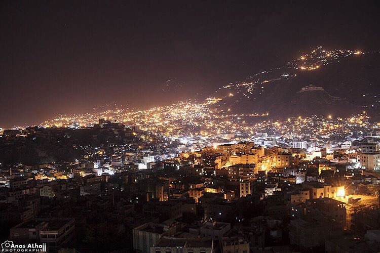 YEMEN1_1's tweet photo. دعيني أُعانق فيك الامل
و أشدو بأُغنية الانتصار 
و أُرسل فرحةَ عمري قـُبـَل
لتلثم في وجنتيك النهار

❤️🌹مدينة تعز #اليمن 🌹❤️

#قروب_صنعاء_اليمن
#نبض_الفيصل_للدعم 
#سماء_اليمن_للدعم 
#ارض_السعيده_للدعم https://t.co/4ZP7bR3zgg