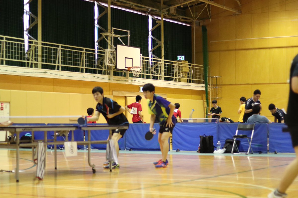 1日目は団体戦とダブルス1.2回戦でした。

団体は予選で神戸高専に0-3で負けて、和歌山高専に3-0で勝ち、決勝進出となりましたが、決勝トーナメントで奈良高専に負けてしまい去年と同じく3位という結果でした。

来年こそは全国出場してほしいと願っています。