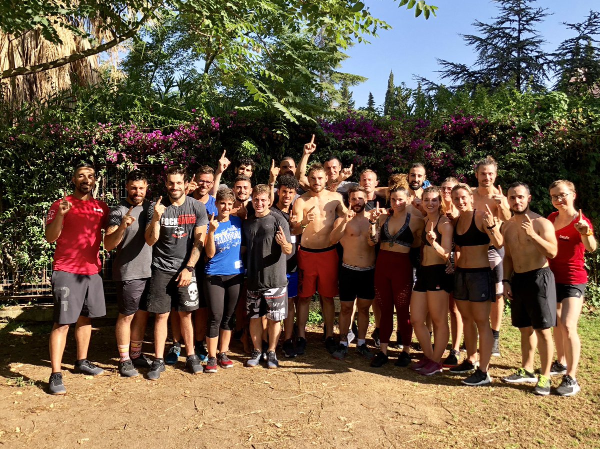 ItaliaCrossfit's tweet photo. ALLENAMENTO DEL GIORNO
 Lunedì 190708

 Corri per 5.000 metri

 Poi, 3 round di:
 Plank sinistra per 30 secondi
 Plank inversa per 30 secondi
 Plank destra per 30 secondi
 Plank anteriore per  30 secondi

📸CrossFit L1 a CrossFit Palermo https://t.co/DQxkLp6hbO