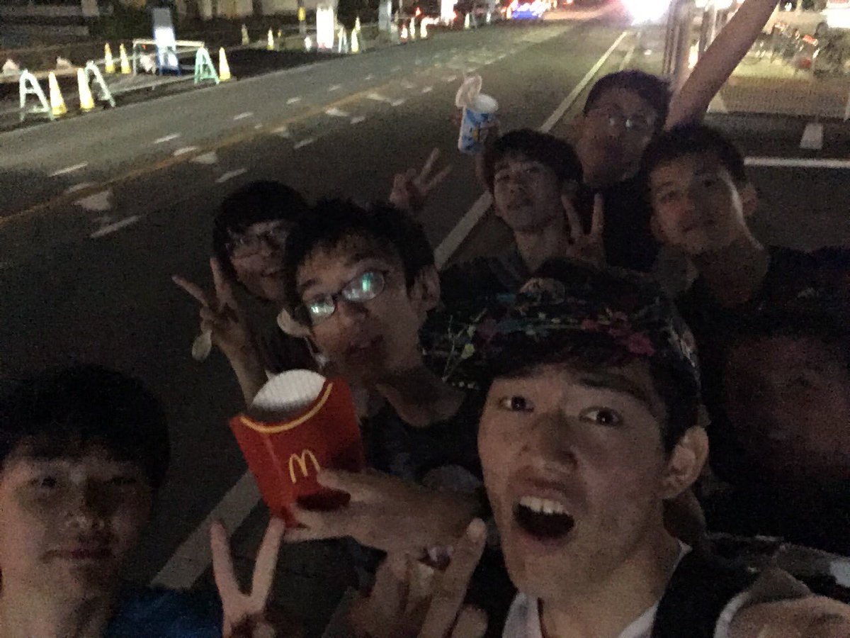 1日目の夜はマクドで食事しました。
2日目に疲れを残さないようみんな早く寝てました。