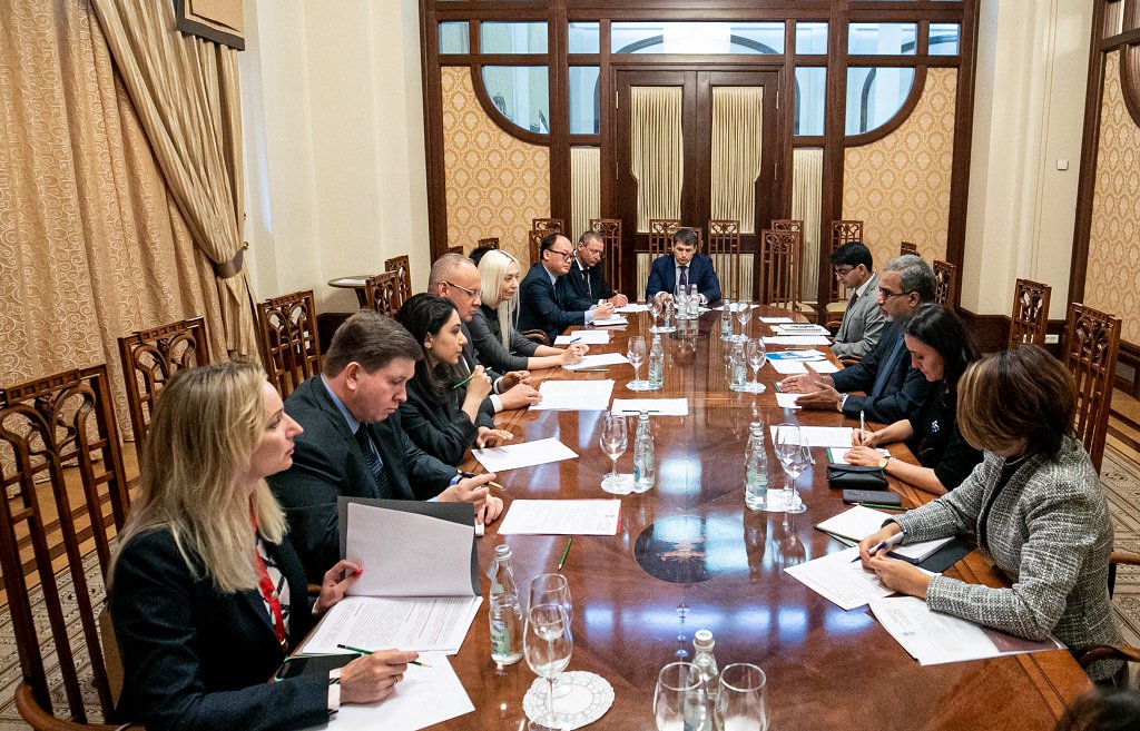RusEmbIndia's tweet photo. On July 4, Advisor to the 🇷🇺 President Mr Anton #Kobyakov had a meeting with #Indian Ambassador to Russia H.E. Mr VB #Varma to discuss the participation of 🇮🇳 delegation led by Prime Minister @narendramodi in the 5th @en_forumvostok (#EEF2019).
🌐 https://t.co/3xfr6T7uPY https://t.co/tDmkzAKeUk