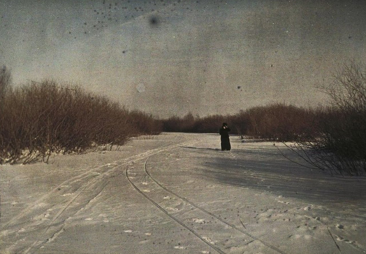 書肆ゲンシシャ 幻視者の集い オートクローム Autochrome Lumiere 1910年頃に撮影されたロシアのカラー写真です オートクロームは1903年に特許を取得した最初期のカラー写真技法で あまり普及しなかったものの撮影された写真は貴重な記録として扱