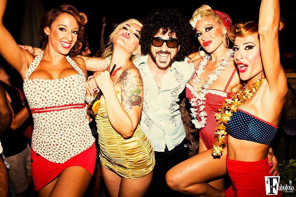 Party! 👯‍♀️👯‍♀️👯‍♀️
El Fabuloso Pool Party el 20 de julio en Cova Santa Ibiza 
Camisas tropicales, hawaiian retro clothing, bikini girls &amp; #ibiza SUN 🌺🌺
Entrada tickets.covasanta.com/es/ticket/606 
elfabulosopartyibiza #elfabulosoencovasanta