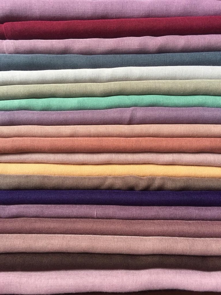 fyaazfl's tweet photo. Harga bawal giftbox 
1 - RM 15 
2 - RM 25 
3 - RM 35  
Baik hati tolong retweet sat 😢😢 tak mintak banyak 😢😢 https://t.co/hrCQN8o6wJ