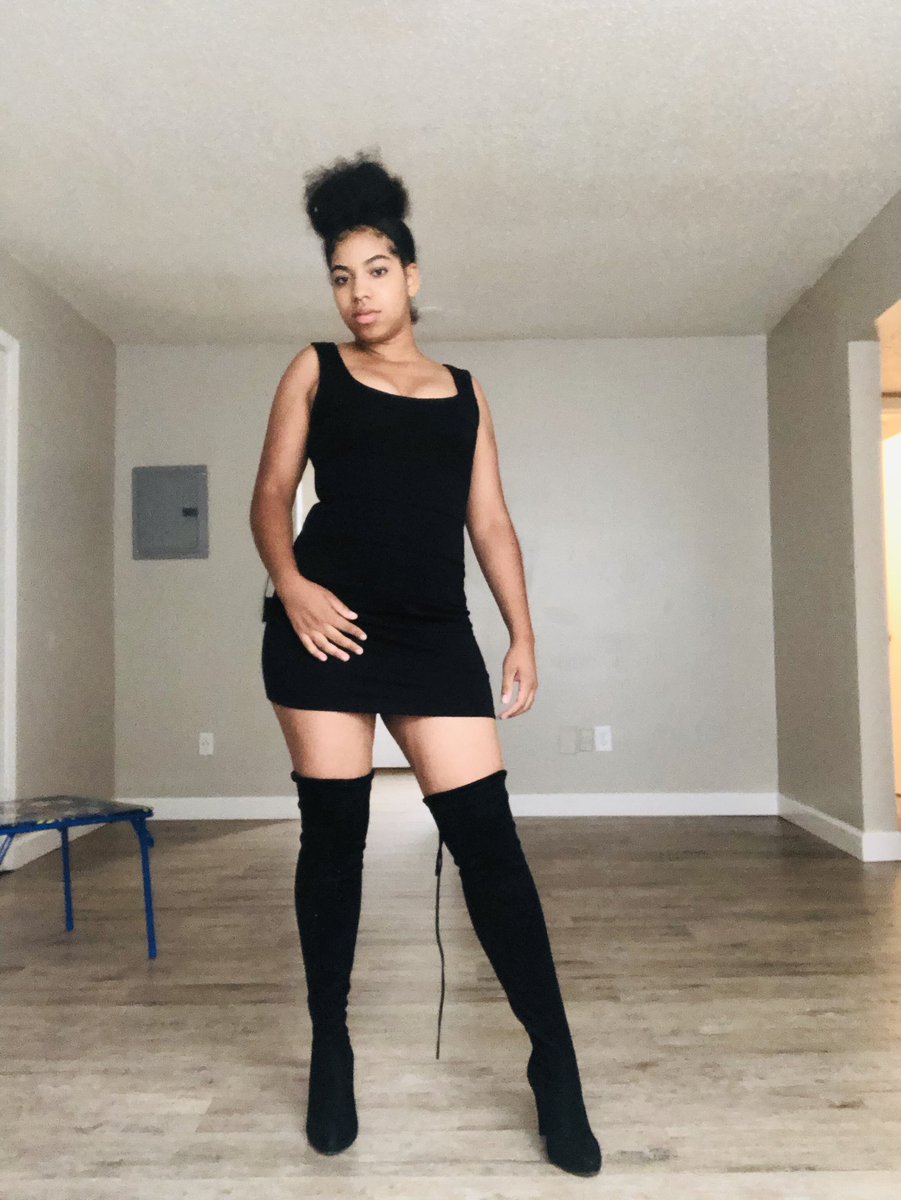 QueenNija_'s tweet photo. Face didn’t make the cut but I love this picture 🖤 https://t.co/6711lwLAz4