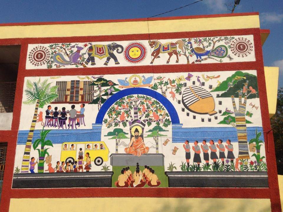 MPS_Maniknagar's tweet photo. The front walls of the school building bear Madhubani style of paintings beautifully depicting the various aspects of school life. #ManikPublicSchool https://t.co/jtibbemsB2