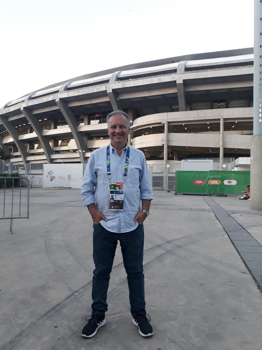 ERivas4's tweet photo. Terminó la cobertura de una nueva Copa América, a través de @TelenocheUy @Canal4_UY, cerrando con el Maracaná, tan caro a nuestros afectos, como símbolo del paso por Brasil. Ah! El agradecimiento a @Raidistas_uy que nos permitió hacer un poco de pinta! 😁 https://t.co/GOTwPDgZBV
