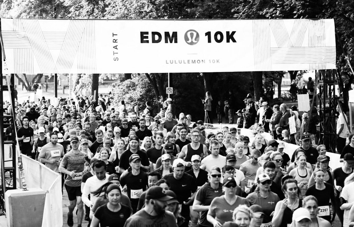jaredsmith1917's tweet photo. . @lululemon put on an unreal show today at the #Edmonton10k - 7000 runners: chasing dreams, crushing goals & chewing donuts. #alliteration #thesweatlife #lululemonambassador #worstparadeever https://t.co/zVyK1OjfNd