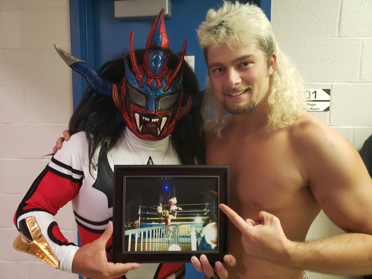 LexisKingWWE's tweet photo. I don't always ask wrestlers for pictures but tonight I made an exception!!! https://t.co/7iQWNMA4Qy