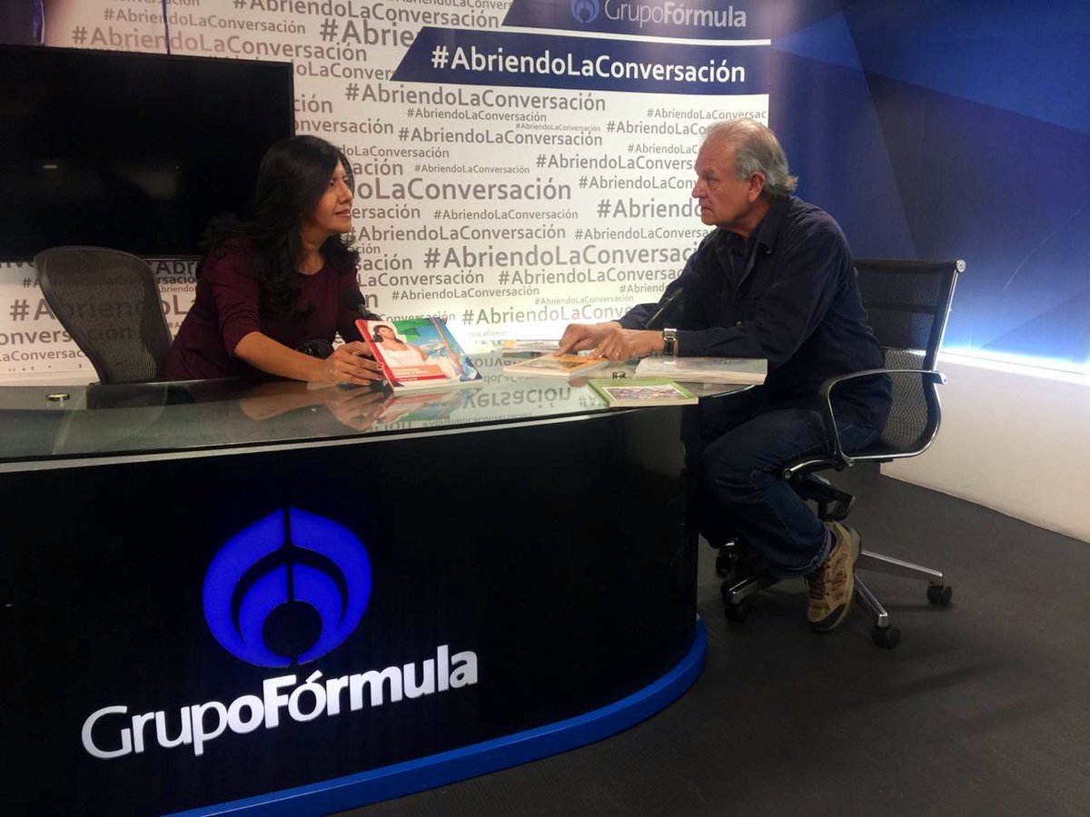 Conaliteg's tweet photo. El director general Antonio Meza en entrevista con @MaruenFormula precisó los avances en la producción y distribución de los #LibrosDeTextoGratuitos para el ciclo 2019-2020 y destacó la importancia de los libros de Braille, Macrotipo y lenguas indígenas que también se distribuyen https://t.co/IwZSW2QGdL