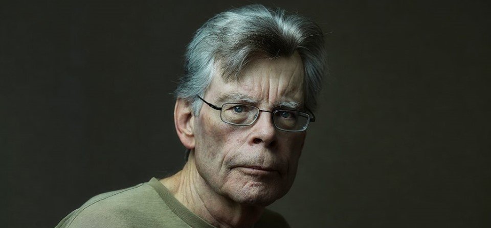 InformativoTe's tweet photo. Nuestro autor de la semana:
Stephen King

Es un escritor literario, con muchos Best Seller; como nos señala un jurado de la PEN America su ora “nos ayuda a entender e interpretar la condición humana”

#Infusionate #LeeloConUnTea #StephenKing

Lea más en: https://t.co/HOMfdgbRq8 https://t.co/TFtBJ4B9Xv
