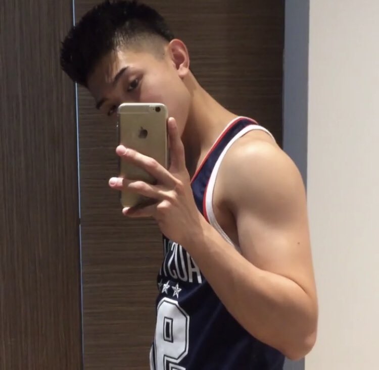 sggay9's tweet photo. Rt and Dm to watch Renatoo strip;) https://t.co/T8QzSMYd3L