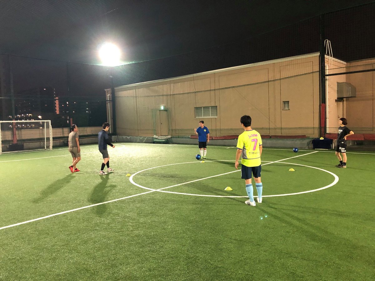 明光サッカースクール 金田喜稔サッカースクール 大人のサッカー教室 伝説のドリブラー元日本代表金田喜稔が大人のサッカー教室を開催しました 少し雨が降りましたが 普段体験できない多くのメニューを実施 特にドリブルは中身の濃いレッスンでした