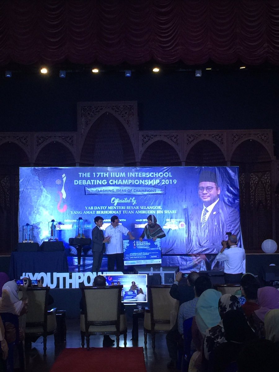 IIUM_IDC's tweet photo. FINALS’ BEST SPEAKER 
ENGLISH CATEGORY 

#IIUMIDC2019 #CLASHINGIDEASOFCHAMPIONS https://t.co/hz7jtqRMY3