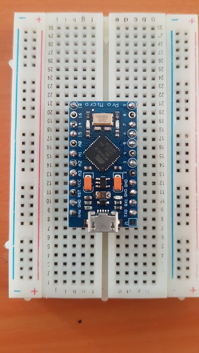 Maz07748204's tweet image. #ArduinoProMicro is strangely symmetrical. Nice.