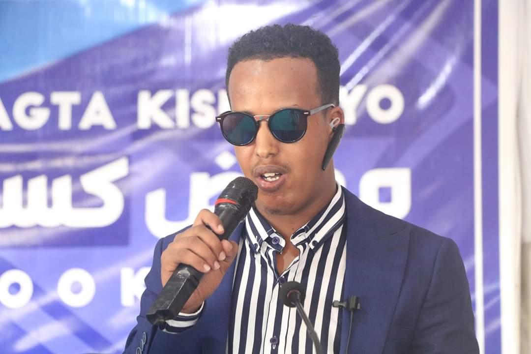 The second day of the @KBF2019  is officially open. Young poet and songwriter Abdirahman Fiili opens today's session with a Somali poem titled 'Xeer sheeg'. #KBF2019  #kismayo #EmpoweringCreativity