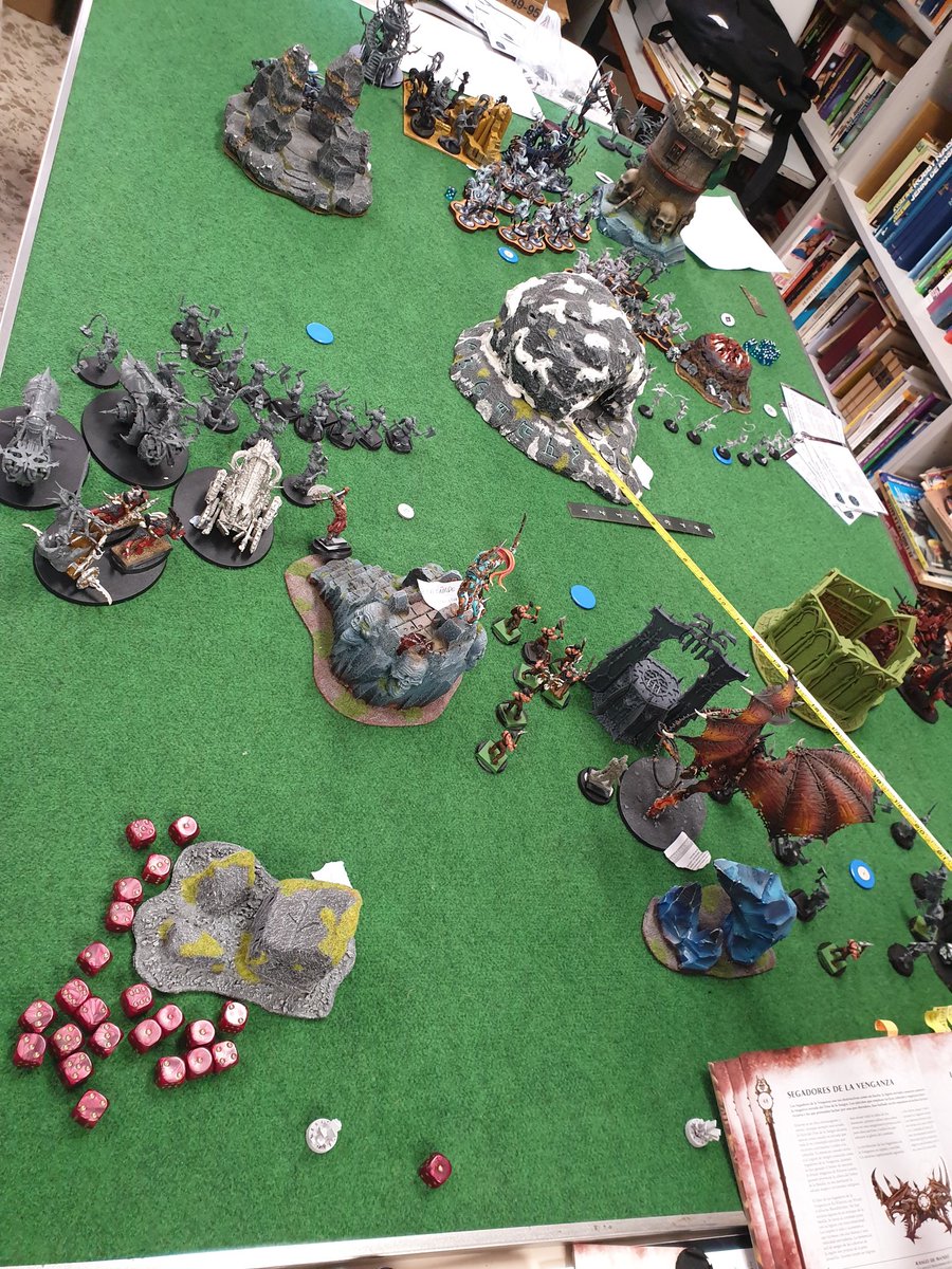 TatoSoto's tweet image. Primera partida de la campaña #forbiddenpower buena partida contra #khorne que derrotaron por poco a mis #DaugthersofKhaine 
#warhammer #warmongers #AgeofSigmar #AoS
