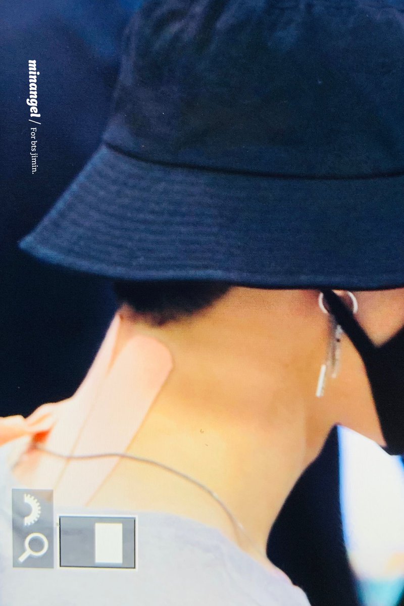 190708 김포공항 
우리 지민이 아프면 안되...... 진짜 소고했어요ㅜㅜ 
#JIMIN #지민 #박지민 #침침 
#BTS⁠ #방탄소년단 <a href="/BTS_twt/">방탄소년단</a>