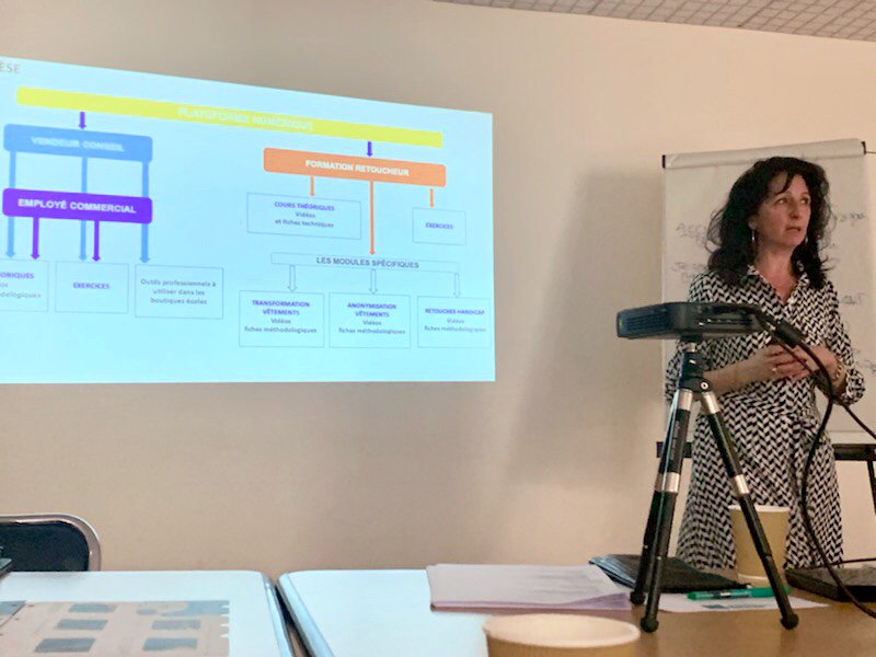 TissonsS's tweet photo. Vendredi 5 Juillet 
ATELIER de travail avec le groupe de testeurs pour la Formation Numérique et notre formatrice partenaire Katia Chaix. Merci à tous !
Photo©Deza Nguembock E&amp;H LAB
https://t.co/p4cKt5PXAD https://t.co/lJjL4lMDA3