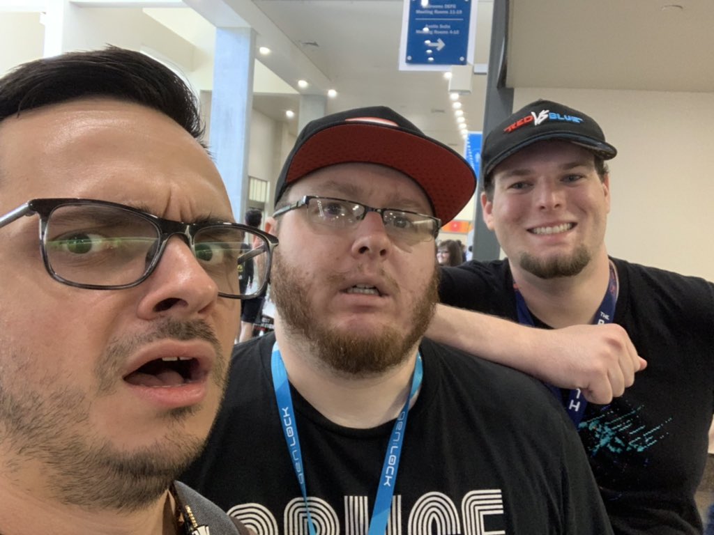 christheFER's tweet photo. #selfiequest part 13!
I -finally- got _my_ photo with @OfficialDStarr and some of the legendary machinimators behind #RVB17. Not to mention, @djtinydanzer -grandmaster footstepper- for RWBY and gL.
Also! Another @Fullsail friend! https://t.co/vh0ILu8vSd