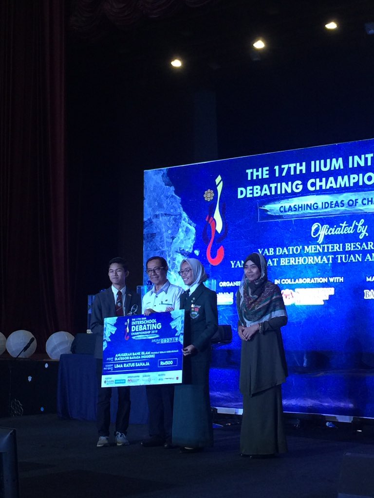 IIUM_IDC's tweet photo. OVERALL BEST SPEAKERS
ENGLISH CATEGORY

#IIUMIDC2019
#CLASHINGIDEASOFCHAMPIONS https://t.co/LHdUUPld4c