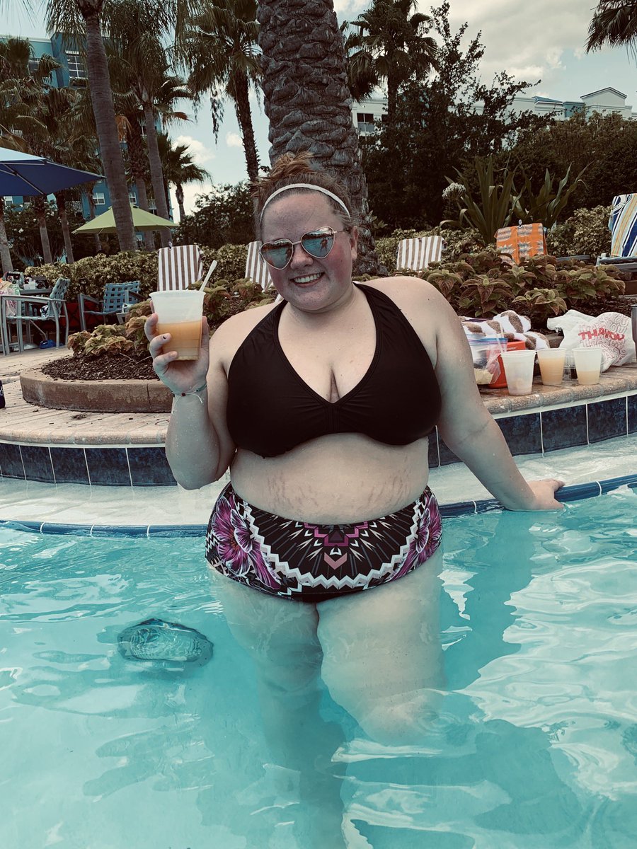 Laurrusso224's tweet photo. “pRoMotINg OBeSitY”
#promotingbeauty #ilovemyself @MeaghanDowling https://t.co/ZIRfP6nFFo