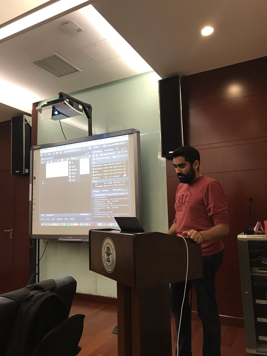 PoNien_Chen's tweet image. 1st day of Space Syntax Symposium. Learning spatial analysis in R with my colleagues @pklampros and @KimonKrenz from Space Syntax Lab. UCL. #SpaceSyntax12 @SpaceSyntaxNet @bartlettSDAC @TheBartlettPhD
