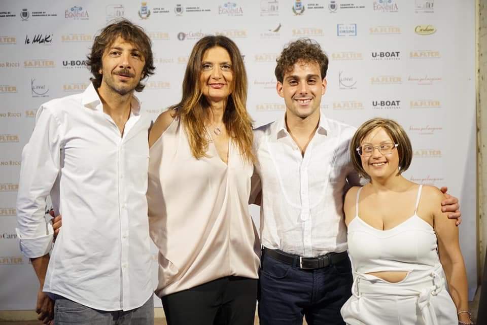 lartenelcuore's tweet photo. Il cast di Detective per caso ha ricevuto il premio diritti umani al Festival #Safiter #movie https://t.co/EqUXu6opTd