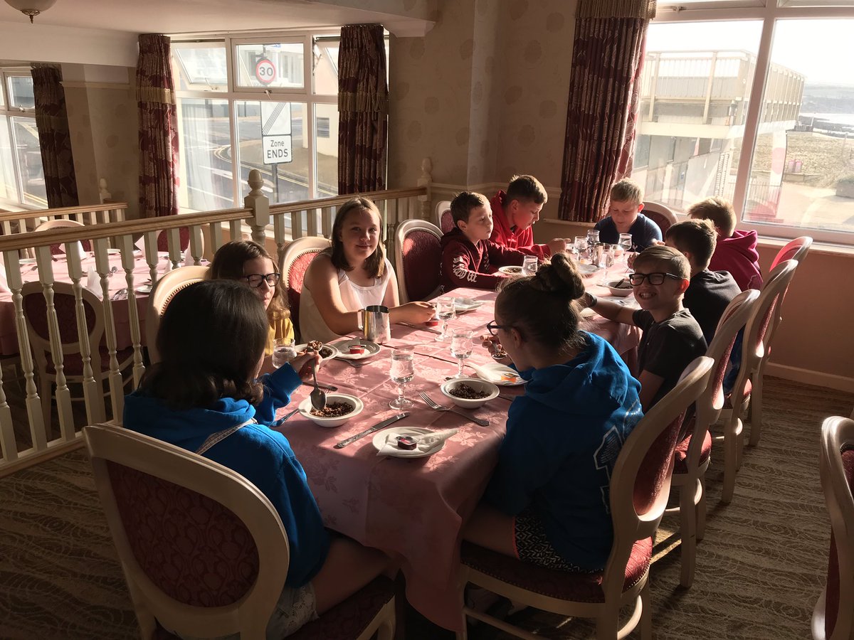 Year6IJS's tweet photo. Breakfast ! https://t.co/eRhYQgKffM