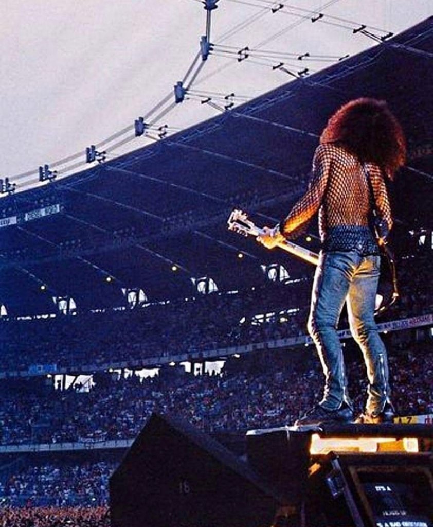 AmplifiedTees's tweet photo. #RT if you think #RobertPlant will always be an absolute legend 🎸⁠ https://t.co/8t6c8VkE8v