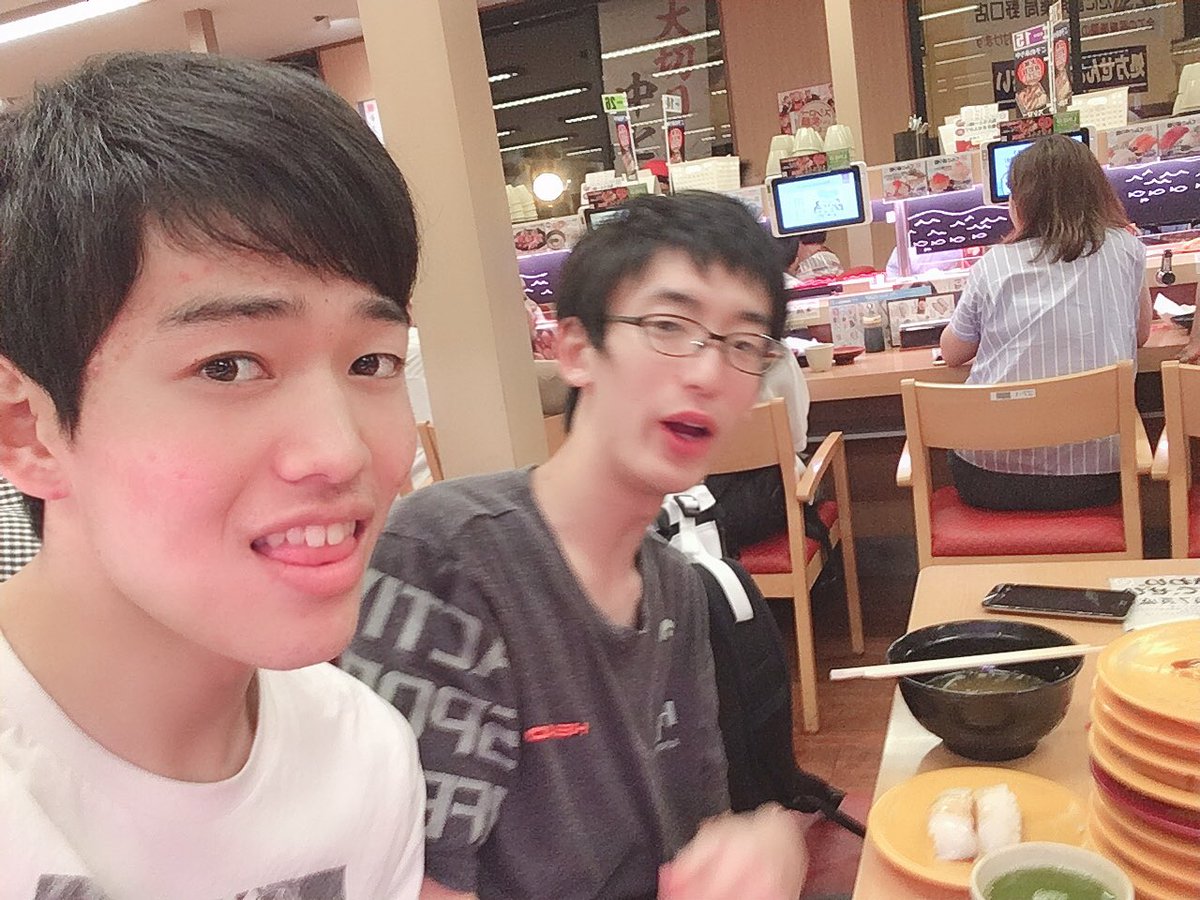 7月6日と7日に高専近畿大会がありました。
その結果は後ほど発表させていただきます。

金曜日の夜ご飯はお寿司屋に行きました。
みんな盛り上がっており楽しそうでした！