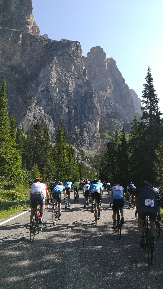simonesalvador's tweet photo. Maratona delle Dolomiti 2019: portata a casa. Evento spettacolare, organizzato in modo impeccabile. I luoghi, beh, i luoghi sono indescrivibili.
@mdolomites #mdd33 https://t.co/uRGXbFFFeb