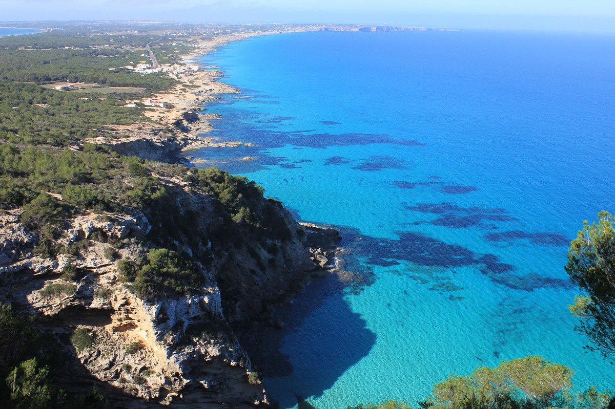 ContactYachts's tweet photo. Looking for a yacht to hire for a day trip and enjoy charming coves of Ibiza and Formentera? We have a nice selection of yachts that will take you on a beautiful journey!
 info@contactyachts.com
#yachts #cruise #yachtcharter #ibiza #yacht #holiday #travel #spain  #formentera https://t.co/VCkRC4pONY