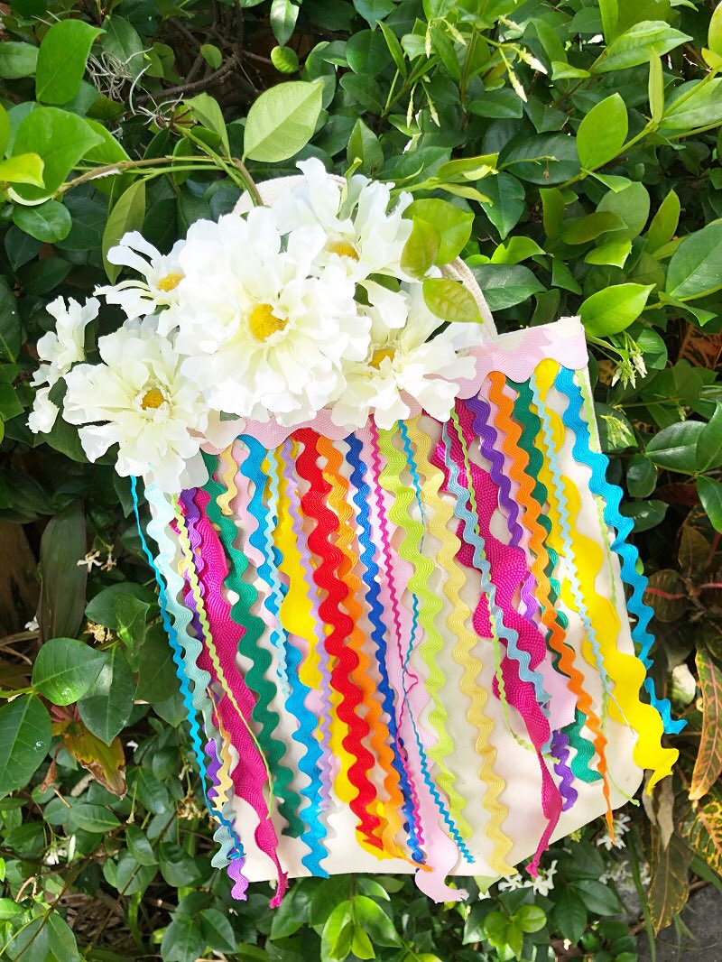 expointl's tweet photo. Summer totes! We love them! DIY https://t.co/aE3uqCC1XS Thanks @creativelybeth  #summertotes #expotrims https://t.co/syTDrjpBhp