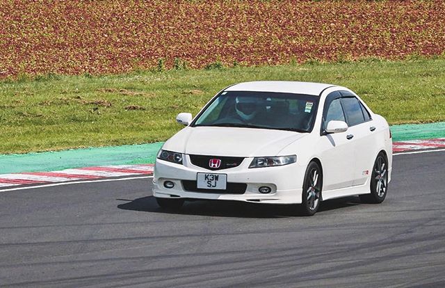 @torquegt_parts pretty please can I have some new Dixcel brakes 😆 photo taken at Combe a few weeks back. #honda #hondaaccord #accord #accordeuror #euror #hondakarma #cl7 #fd2 #cl9 #tsx #acura #typer #vtec #eibach #fujitsubo #fujitsubolegalisr #legali… ift.tt/2Jsnuuq