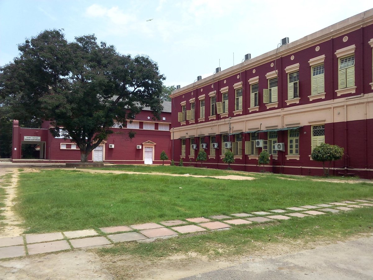 IITISM_DHANBAD's tweet photo. Meandering through the contours of time: "The Heritage Building @IITISM_DHANBAD (Courtesy: Fotofreaks) https://t.co/A9oTG9Ax6g