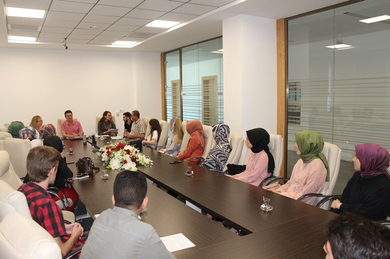 SakaryaAshim's tweet photo. İl Müdürümüz, @ailevecalisma Bakanlığı tarafından tasarlanan #SosyalÇalışmaProgramı kapsamında Kurumumuz çatısı altında çalışacak öğrencilerle yaptığı oryantasyon toplantısında Bakanımız @ZehraZumrutS un selamlarını ve iyi dileklerini ileterek gençlerimize başarılar diledi👏👨‍👩‍👧‍👧 https://t.co/nUlVR7p96u