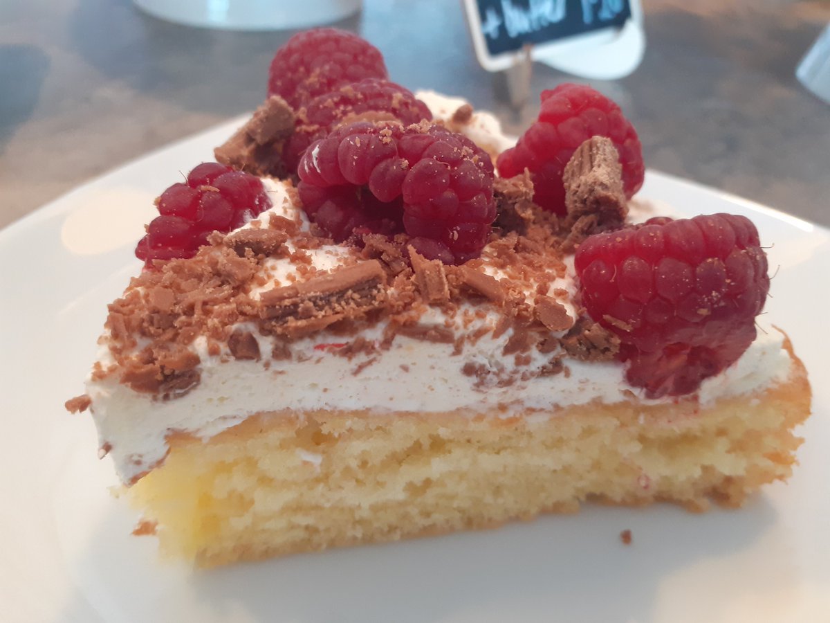 Enjoy delicious treats and watch Wimbledon at the Coffee House!! #summer #berries #cake #cafe #IOW