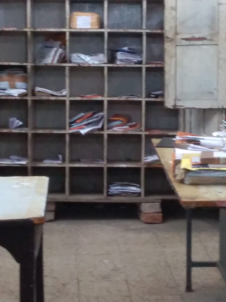 MohdAbb82678108's tweet photo. @IndiaPostOffice विभागिये सूत्र के अनुसर 5.25तक नही बटी हैआज की डाक गलत दी गयी है जानकारी ये फोटो मे देख सकते है अभी भी रखी है डाके? https://t.co/PBADY5kc7S