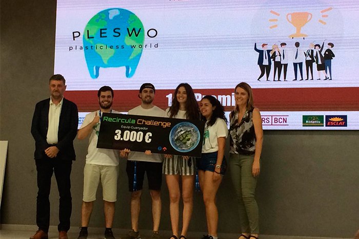 la_UPC's tweet image. L'equip @pleswo guanya el primer premi del concurs #RecirculaChallenge #UPC
👉 Amb el projecte d'un matalàs d'assistència temporal fabricat amb films i bosses de plàstic🔝
upc.edu/ca/sala-de-pre…