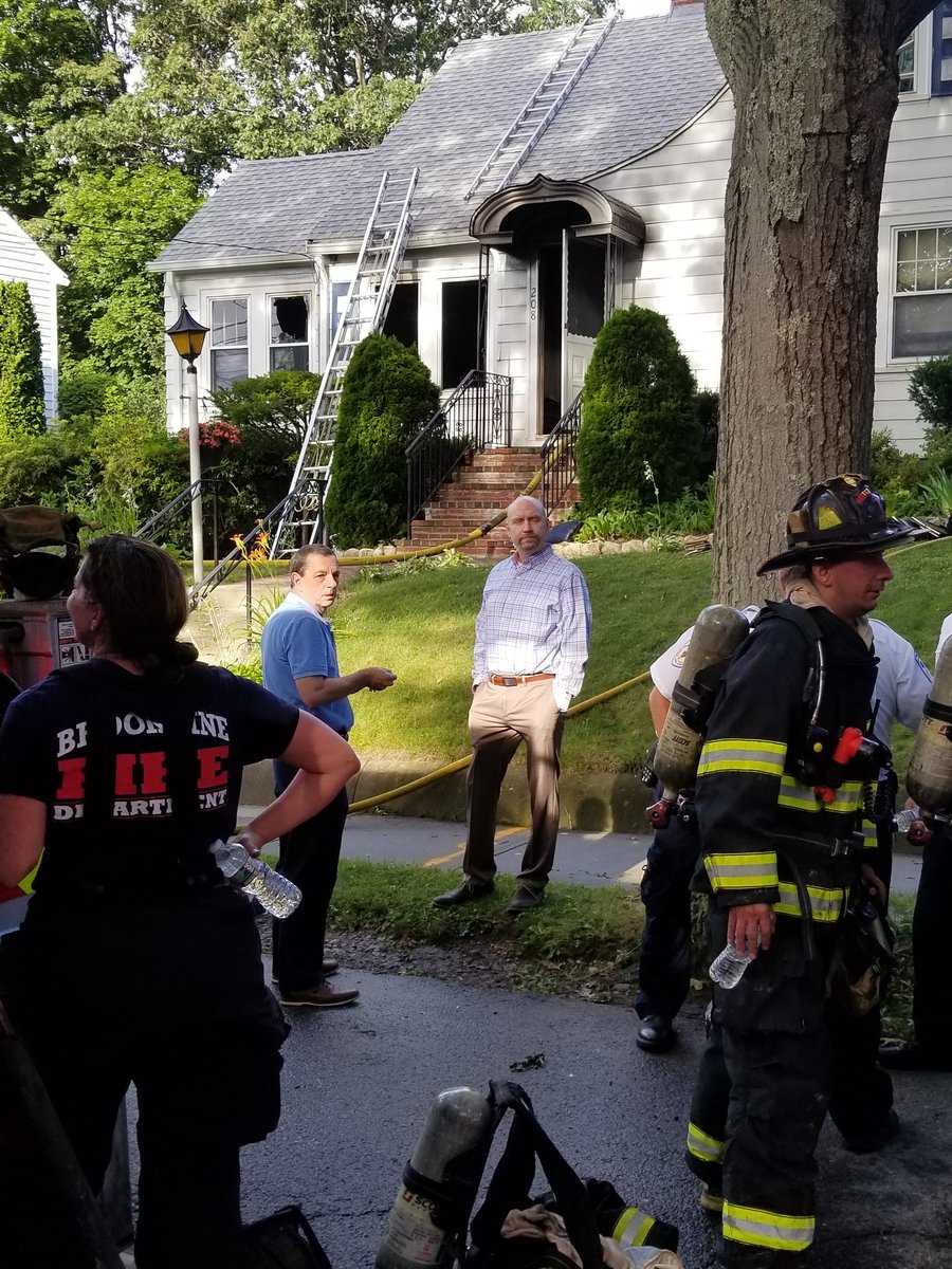 BrooklineMAPD's tweet photo. Fire Chief briefs media, fire knocked down, @BostonFire @NewtonFireDept @BrooklineFD @TownofBrookline #BuildingDept on scene https://t.co/aP8NucnpXB