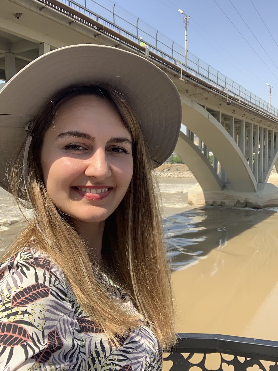 Dicle dişi bir nehir çünkü doğurgan ve kollara ayrılıyor. Bir kısmı da Şırnak ili Cizre ilçesinden geçiyor. Ama hikayenin en mühim kısmı Dicle’nin etrafına ariz olan algısı değişmeyen izler ..