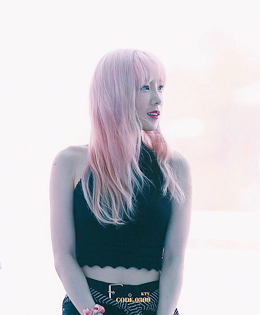 code0309_ty's tweet photo. 사실 태연에게 하고 싶은 말을 엄청많아요..다 못 썼어지만 
오랫동안 소원이네요..이미 9년정도ㅋ
최근 언니를 위한 이 트위터 만들었어요💜그래서 앞으로도 예쁘게 찍어서 예쁘게 태연직찍 보여주시고 여러분 잘 부탁드립니다ㅋ💜영원히 함께 할게요 우리 탱구니
@GirlsGeneration #태연 #소녀시대 https://t.co/8lRSEdeqkI