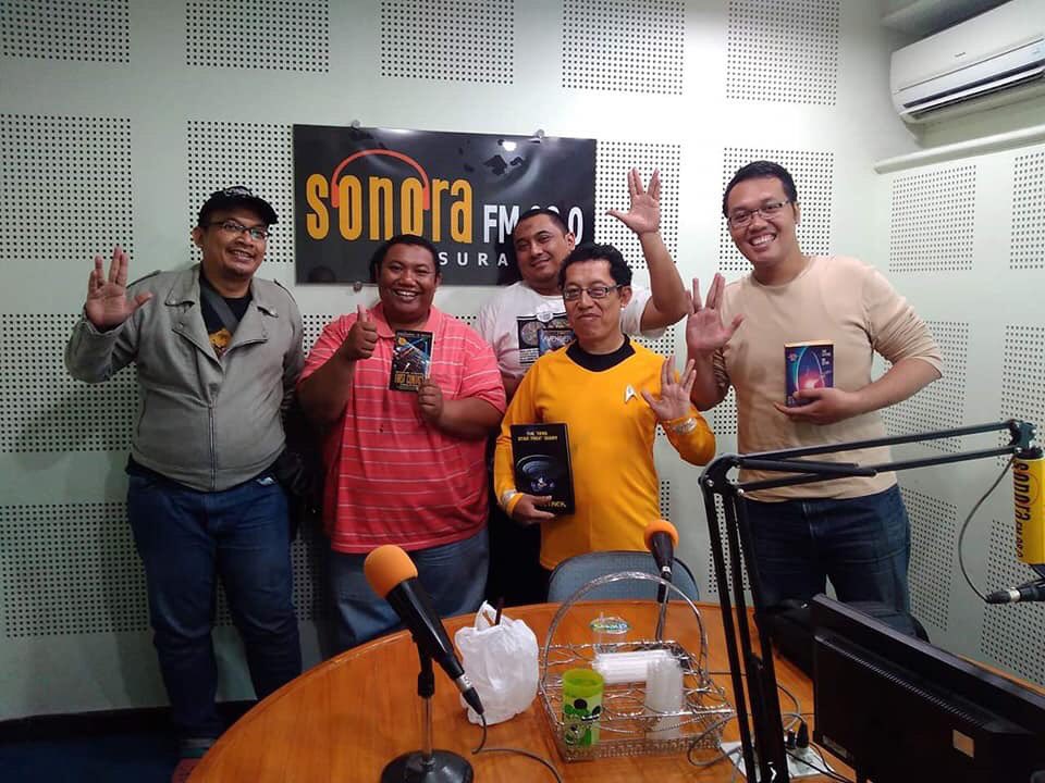 Siang ini kita kehilangan sebuah Tokoh Super Hero. Captain Yosafat Agus Suryono, kostum kuning, tergabung di dalam Starbase Malang Surabaya komunitas Indo Star Trek.

Ada jiwa superhero di dalam setiap manusia. Selamat jalan Captain Yos. 🖖🏻